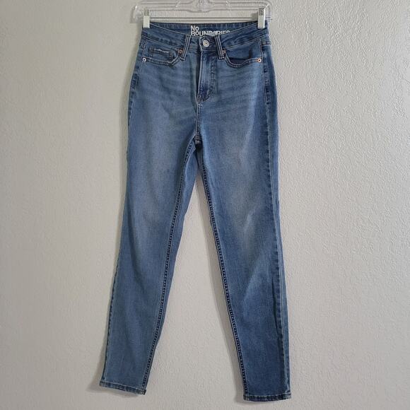 No Boundaries Women's size 0 Medium Wash Jeans - Picture 1 of 5